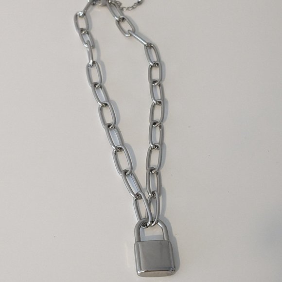 ASOS Padlock Chain Necklace - Picture 3 of 3